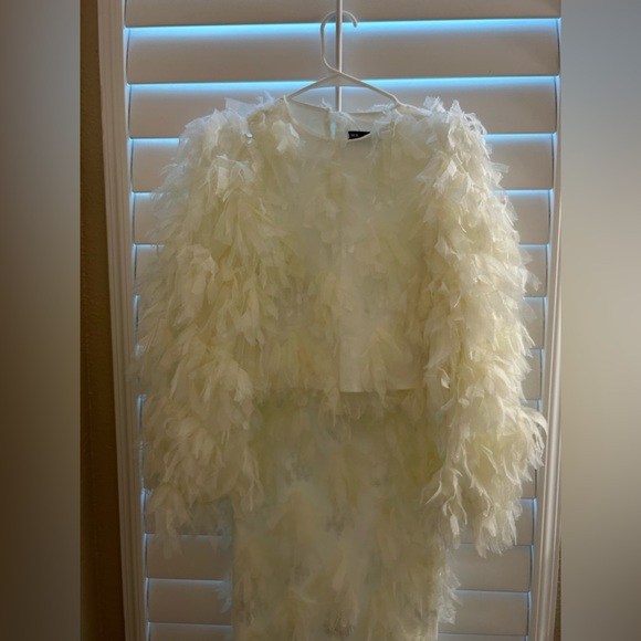 ASOS EDITION volume sleeve top in texture sequin mesh ivory + skirt set - Picture 4 of 7